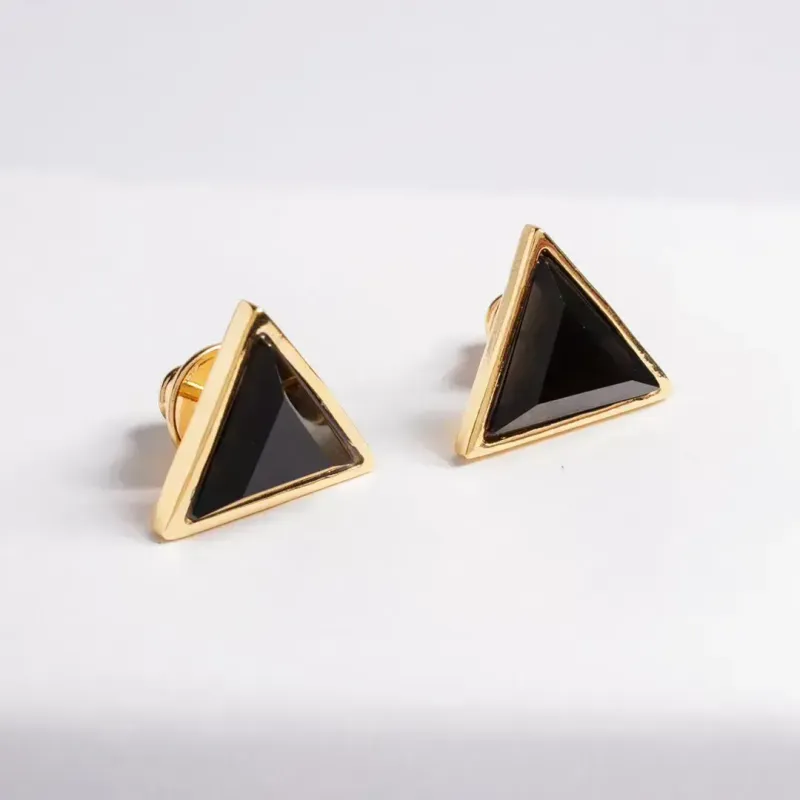 BRINCO TRIANGULO - COLEÇÃO TUDO COMEÇA NUM PONTO.